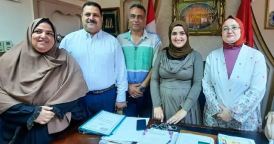 مدير عام "تعليم بورسعيد" تستقبل الطالبة "فاطمة" صاحبة ابتكار الإنارة بدون كهرباء