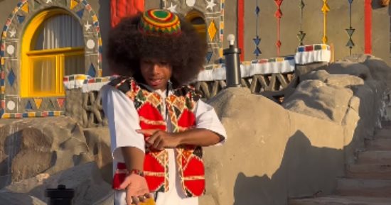 نويل روبنسون يستوحى شخصية "بكار" فى أسوان على ألحان محمد منير.. فيديو وصور