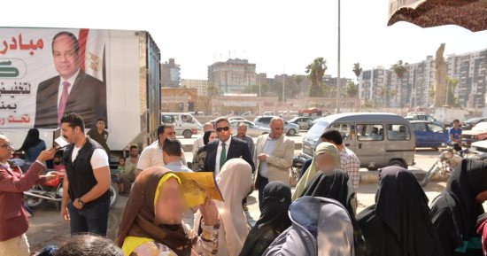 محافظ الدقهلية يوجه بتوفير 100 كرسى انتظار للمواطنين أمام منافذ بيع اللحوم