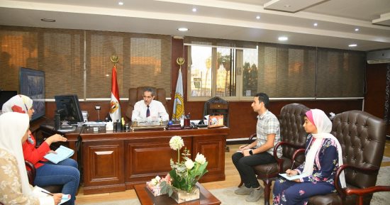 محافظ الغربية يجتمع مع المكتب الفنى لمتابعة مشروعات حياة كريمة.. التفاصيل