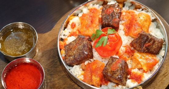 سفرة أول أيام عيد الأضحى.. طريقة عمل الفتة والرقاق باللحمة اللذيذ