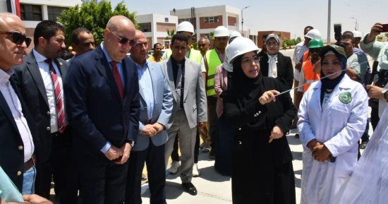 وزير الإسكان يتفقد محطة معالجة الصرف الصحى الثنائية بمدينة بنى سويف الجديدة