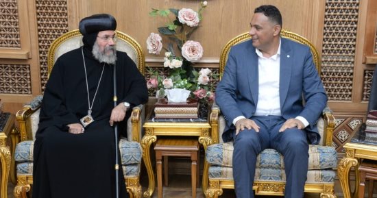 محافظ الدقهلية يستقبل الأنبا صليب نائب بابوي إيبارشية المنصورة للتهنئة بعيد الأضحى