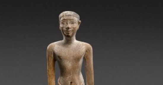 سوثبى تعرض تمثالا خشبيا لرجل مصرى يرجع لـعهد بيبى الثانى.. اعرف ثمنه 