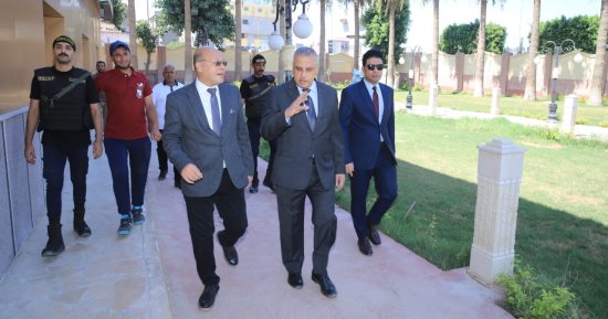 محافظ سوهاج يتفقد أعمال إنشاء مركز السيطرة الموحد للشبكة الوطنية للطوارئ والسلامة