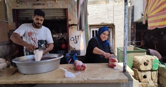 حكايات المرأة والسطور.. سيدات المدبح لا يعرفن الأيدى الناعمة.. أم سعد 15 سنة فى المدبح ربت وجوزت 5 أولاد من شغل حلويات اللحوم.. أم يوسف سنة أولى مدبح علشان تساعد جوزها على المعيشة.. وأم زينهم جزارة أبًا عن جد