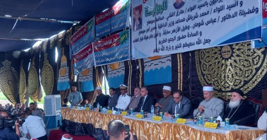محافظ سوهاج ومدير الأمن يشهدان صلح أبناء العمومة من عائلة "البوابة" بالبلينا