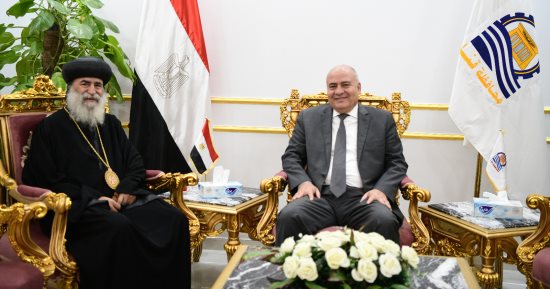 مطران قوص ونقادة يهنئ محافظ قنا بمناسبة عيد الأضحى المبارك