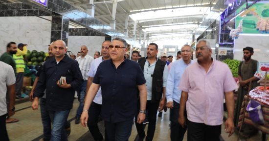 محافظ البحر الأحمر يتفقد منفذ السلع الغذائية ومجمع الدهار بالغردقة.. صور