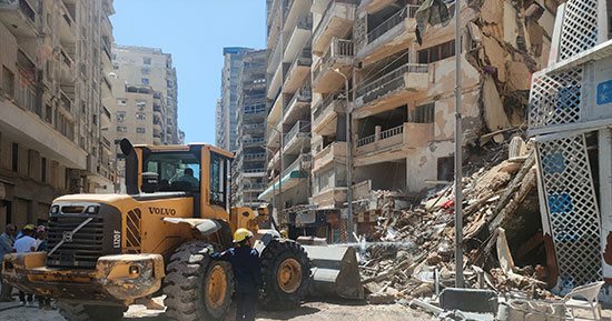 محافظ الإسكندرية: الأجهزة التنفيذية تواصل رفع الأنقاض ولدينا 2300 عقار آيل للسقوط
