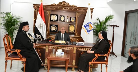 محافظ قنا يستقبل وفد إيبارشية الأقباط الكاثوليك بالأقصر للتهنئة بعيد الأضحى 