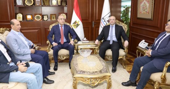 محافظ بني سويف يستقبل وزير الإسكان لافتتاح معرض شباب مصر