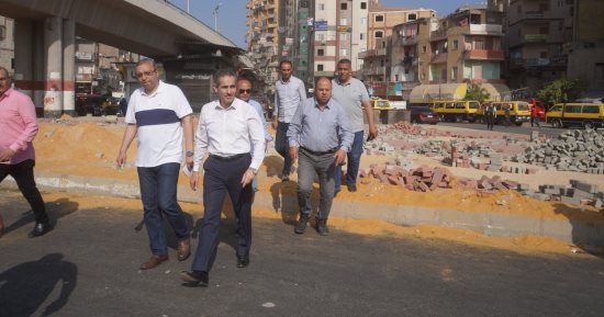 محافظ الغربية يتفقد أعمال التطوير ورفع المخلفات بالمحلة