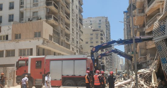 انتشال الجثة الرابعة من تحت أنقاض عقار سيدى بشر بالإسكندرية 