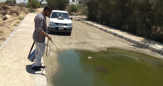 وحدة مكافحة ناقلات الأمراض تطهر قرية المزار بشمال سيناء من الحشرات الضارة