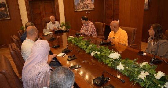 محافظ بورسعيد يوجه بمتابعة الأسواق ومنافذ بيع اللحوم وتكثيف فرق الإنقاذ بالشواطئ 