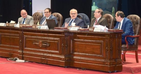 الخشت يوجه العمداء بسرعة إعلان النتائج وخاصة السنوات النهائية 