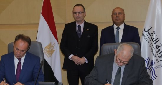 السكة الحديد توقع عقد تحديث وعمرة وإعادة تأهيل 280 جرار سكة حديد