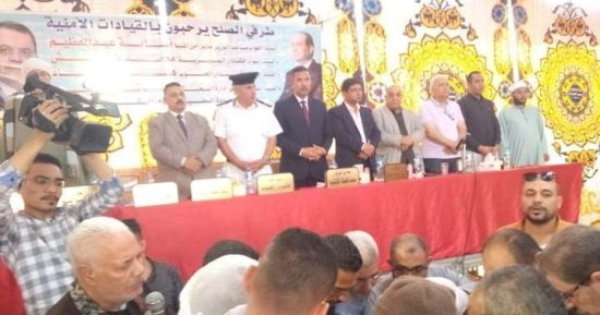 سكرتير عام محافظة المنيا يشهد جلسة صلح بين عائلتين بمركز دير مواس.. صور