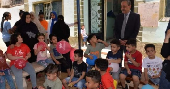 محافظ الإسماعيلية يحتفل بالعيد مع أبناء رعاية الفتيات والحضانة الإيوائية.. صور