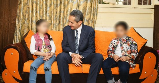 محافظ الغربية يزور إحدى دور الأيتام بطنطا لتقديم تهنئة العيد للأطفال
