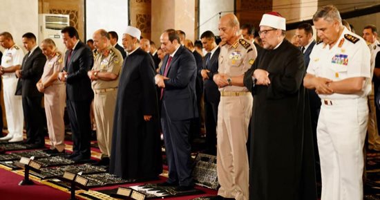 الرئيس السيسي يؤدى صلاة عيد الأضحى بمسجد القوات الجوية
