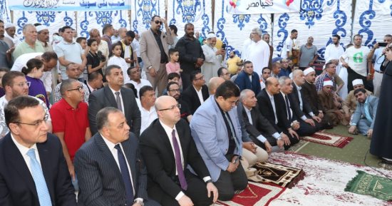 محافظ بنى سويف يؤدى صلاة عيد الأضحى المبارك بساحة مسجد عمر بن عبد العزيز.. صور