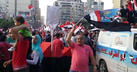 فى ذكرى 30 يونيو.. أعضاء هيئة التدريس بجامعة الإسكندرية قاموا بملحمة بالملابس الرسمية لعزل الإخوان.. تنظيم مسيرة بدأت من مقر الجامعة بالشاطبى بالملابس الأكاديمية حتى سيدى جابر.. وفرحة 3 يوليو أثلجت الصدور.. صور