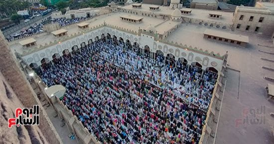ما حكم الأكل بعد فجر أول أيام عيد الأضحى حتى الصلاة؟ عالم أزهرى يجيب