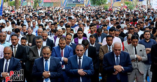 الآلاف يؤدون صلاة عيد الأضحى المبارك بساحة مسجد مصطفى محمود بالجيزة