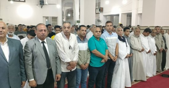شمال سيناء تحتفل بالعيد.. المحافظ يؤدى صلاة العيد بالعريش والأهالى ينحرون الأضاحى