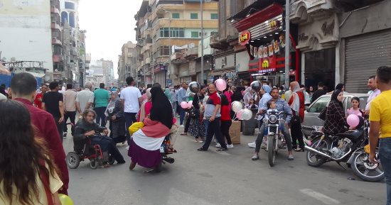 بلالين ونقود تذكارية مجانا فى دمياط.. مظاهر فرحة الدمايطة بالعيد.. صور