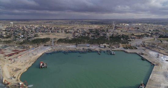 ميناء العريش يتحول من مرفأ صيد لميناء عالمى بعد ثورة 30 يونيو.. انطلقت أعمال تطويره 2021 وتنتهى العام القادم بتكلفة 4 مليارات جنيه.. أهم الإنشاءات حاجز أمواج غربى رئيسى بطول 1250 مترا ورصيف بطول 915 مترا.. صور