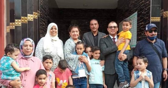 نائب محافظ دمياط يشارك الأيتام فرحة العيد 
