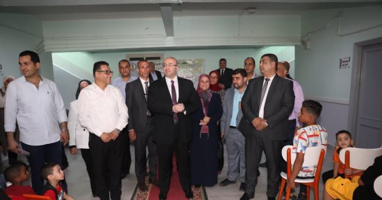 محافظ بني سويف يوزع الهدايا على أطفال جمعية رعاية مؤسسات الأيتام 