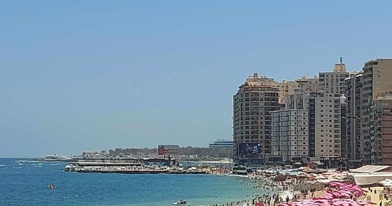 شواطئ الإسكندرية تسجل نسبة إشغال 100% فى ثانى أيام عيد الأضحى