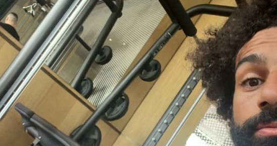 محمد صلاح يرفض الراحة في عيد الأضحى ويؤدي وصلة تدريبات بدنية في الجيم