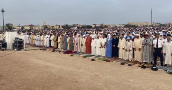 المغاربة يحتفلون بأول أيام عيد الأضحى.. وعاهل المغرب يؤدى صلاة العيد بمسجد الحسن الثاني