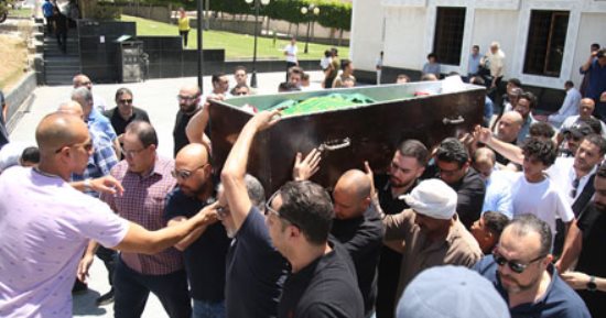 أسرة المخرج إيهاب أبو زيد تؤدى صلاة الجنازة على جثمانه بحضور الإعلاميين