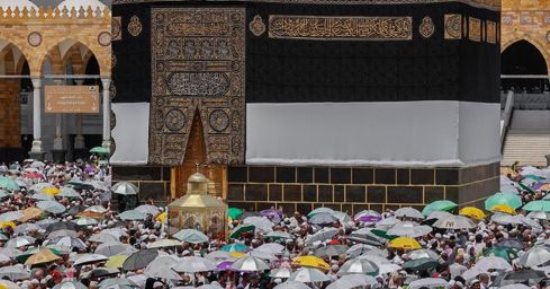السديس: مليون حاج أدوا صلاة الجمعة فى الحرمين