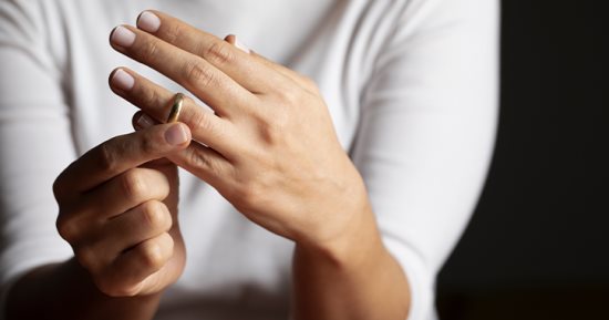 لو فرحك قرب.. اعرف إيه علاقة نجاح الزواج بميزانية وتكاليف حفل الزفاف