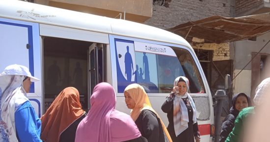 مدن الأقصر تواصل فحص المواطنين ضمن حملة 100 يوم صحة خلال أيام العيد.. صور