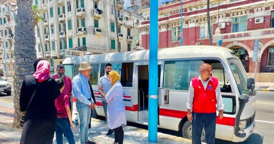 الفرق الثابتة والمتنقلة بحملة "100 يوم صحة" تجوب شوارع الإسكندرية.. صور