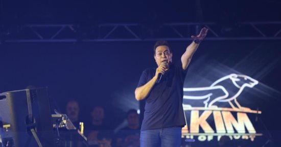 حكيم يحيى حفلاً غنائيًا فى مهرجان العلمين الجديدة 17 أغسطس.. فيديو