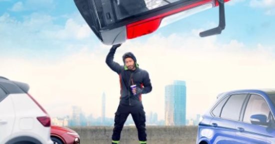 فيلم تاج بطولة تامر حسني يقترب من 15 مليون جنيه فى 3 أيام عرض بالسينما