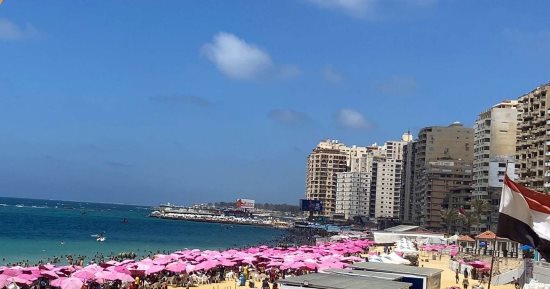 حفاظا على الأرواح.. 6 محاذير للسباحة الآمنة على شواطئ الإسكندرية فى العيد