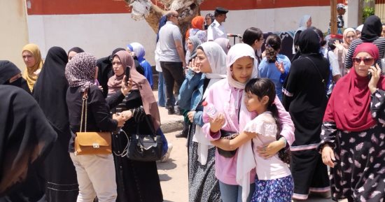 تباين أراء طلاب الثانوية العامة بالقليوبية حول امتحانى الفيزياء والتاريخ