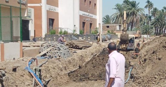 حياة كريمة بالأقصر.. العمل فى محطة الصرف وكوبرى الكلابية بقرية الحلة فى إسنا