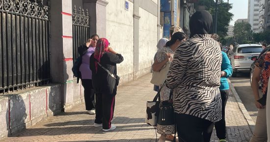 المدارس تستقبل طلاب الثانوية العامة استعدادا لامتحان مادتى الفيزياء والتاريخ
