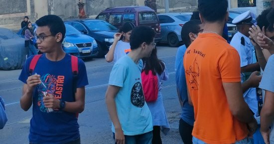 انتظام دخول طلاب الثانوية العامة بمطروح لأداء امتحان مادتي الفيزياء والتاريخ 